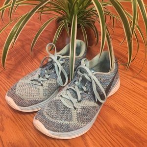 Size 7.5 Nike Sneakers (fits like size 7)